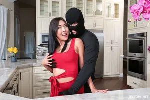 Con đĩ JK chính hiệu, bạn thân của nó ở ngay cạnh, nó chắc chắn sẽ xuất tinh nếu nói bậy!