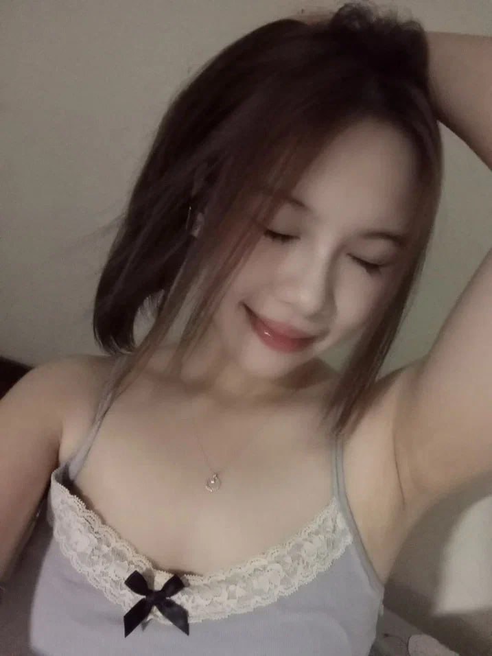 Anh trai đòi mách má khi phát hiện em kế chụp ảnh sex gửi bạn trai